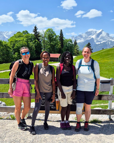 Gast-Schülerinnen mit Praxisanleiterinnen Anja und Johanna Gast-Schülerinnen mit Praxisanleiterinnen Anja und Johanna