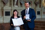 Elisabeth Makepeace und Ministerpräsident Dr. Markus Söder