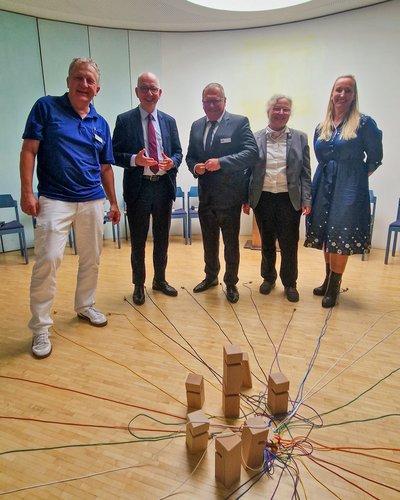 Gruppenbild Diakonieverein und Rheuma-Kinderklinik